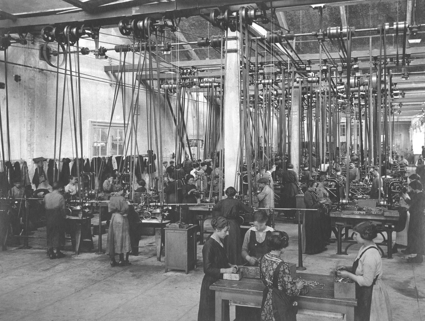 Machine shop floor driven by overhead line shafts and belts, 1912