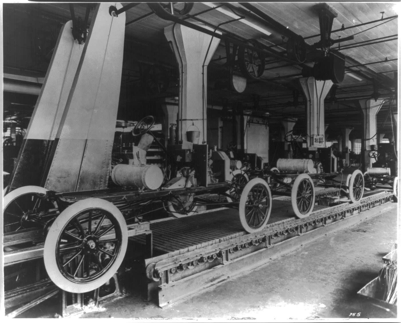 Ford moving chassis assembly line, Highland Park, 1913